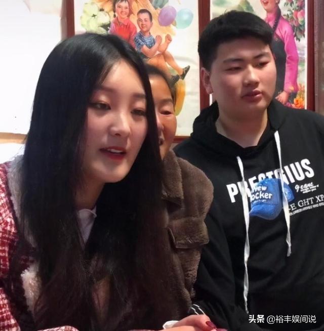 陈亚男返还彩礼后开直播，回应为啥不要孩子，暗指朱小伟有问题