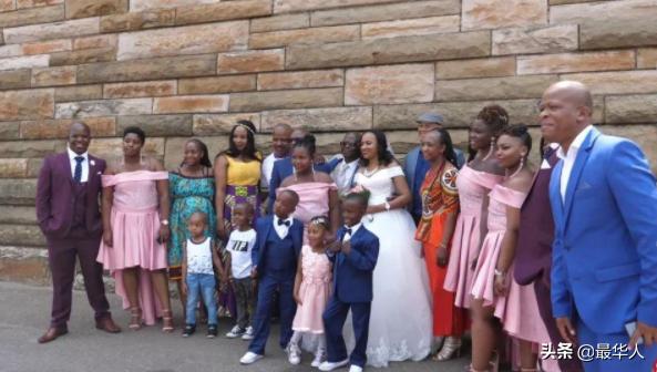 南非知名网红直播一夫多妻生活：4个妻子10个孩子，2段婚外情  网红 第12张